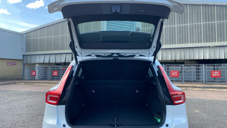 Volvo XC40 2.0 B3P Plus Dark 5dr Auto Petrol Estate